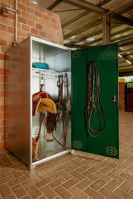 TACK Reitsport. Sie lieben den Pferdesport? Wir auch! Darum bieten wir Ihnen Top Reitsportbedarf für Reiter, Pferd und Reitstall, denn Reitsport verbindet.