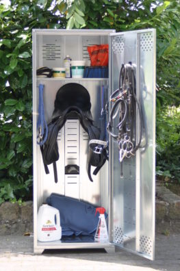 TACK Reitsport. Sie lieben den Pferdesport? Wir auch! Darum bieten wir Ihnen Top Reitsportbedarf für Reiter, Pferd und Reitstall, denn Reitsport verbindet.