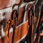 TACK Reitsport. Sie lieben den Pferdesport? Wir auch! Darum bieten wir Ihnen Top Reitsportbedarf für Reiter, Pferd und Reitstall, denn Reitsport verbindet.