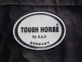 TACK Reitsport. Sie lieben den Pferdesport? Wir auch! Darum bieten wir Ihnen Top Reitsportbedarf für Reiter, Pferd und Reitstall, denn Reitsport verbindet.