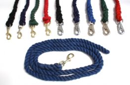 TACK Reitsport. Sie lieben den Pferdesport? Wir auch! Darum bieten wir Ihnen Top Reitsportbedarf für Reiter, Pferd und Reitstall, denn Reitsport verbindet.-