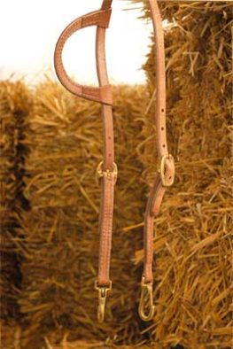 TACK Reitsport. Sie lieben den Pferdesport? Wir auch! Darum bieten wir Ihnen Top Reitsportbedarf für Reiter, Pferd und Reitstall, denn Reitsport verbindet.