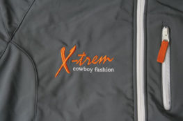 TACK Reitsport. Sie lieben den Pferdesport? Wir auch! Darum bieten wir Ihnen Top Reitsportbedarf für Reiter, Pferd und Reitstall, denn Reitsport verbindet.